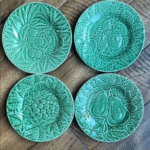 BORDALLO PINHEIRO Green Ceramic Fruit Pattern Plates Set